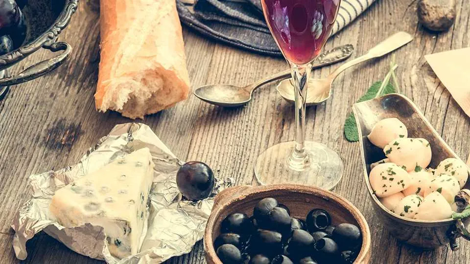 Jakie przekąski podać do wina? 